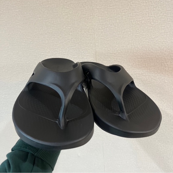 Oofos Oolala Luxe Sandals unisexs Size M 13 W15 Black Comfort Recovery Sandals - Picture 4 of 10